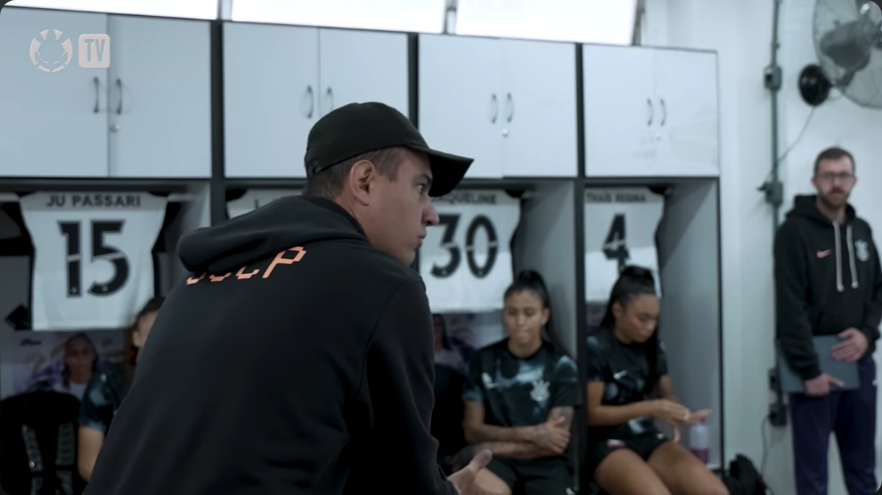 Piccinato reafirma importância do segundo semestre em preleção de vitória do Corinthians
