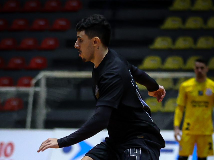 Fixo do Corinthians Futsal fala sobre companheiros, analisa campanha na LNF e brinca sobre fase artilheira - Central do Timão