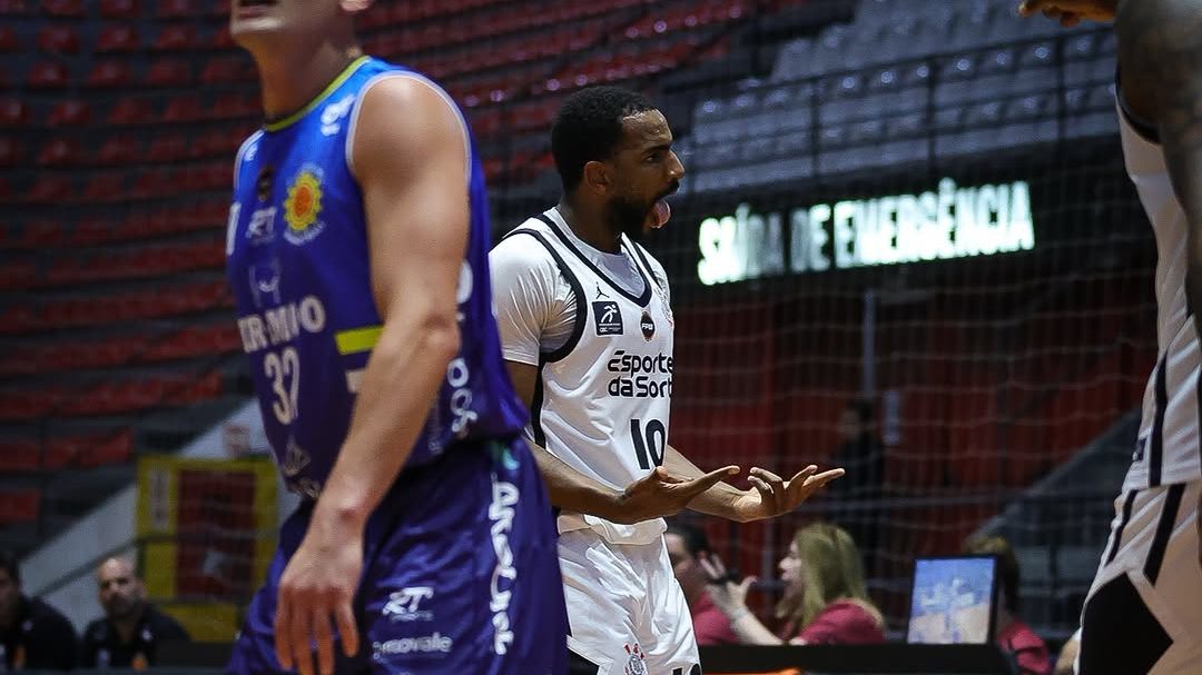 'Gigantes' do Corinthians Basquete falam sobre vitória no fim diante do São José: 
