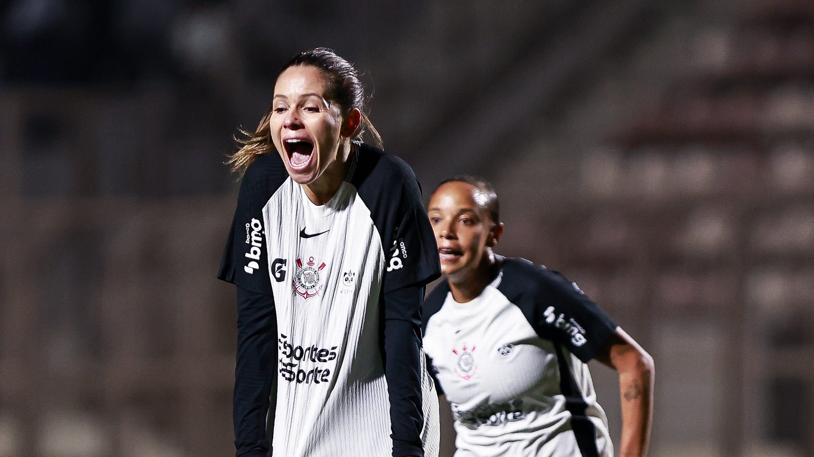 Zagueira do Corinthians ressalta vontade de jogar e lembra de comemoração 'confusa' contra o Bahia