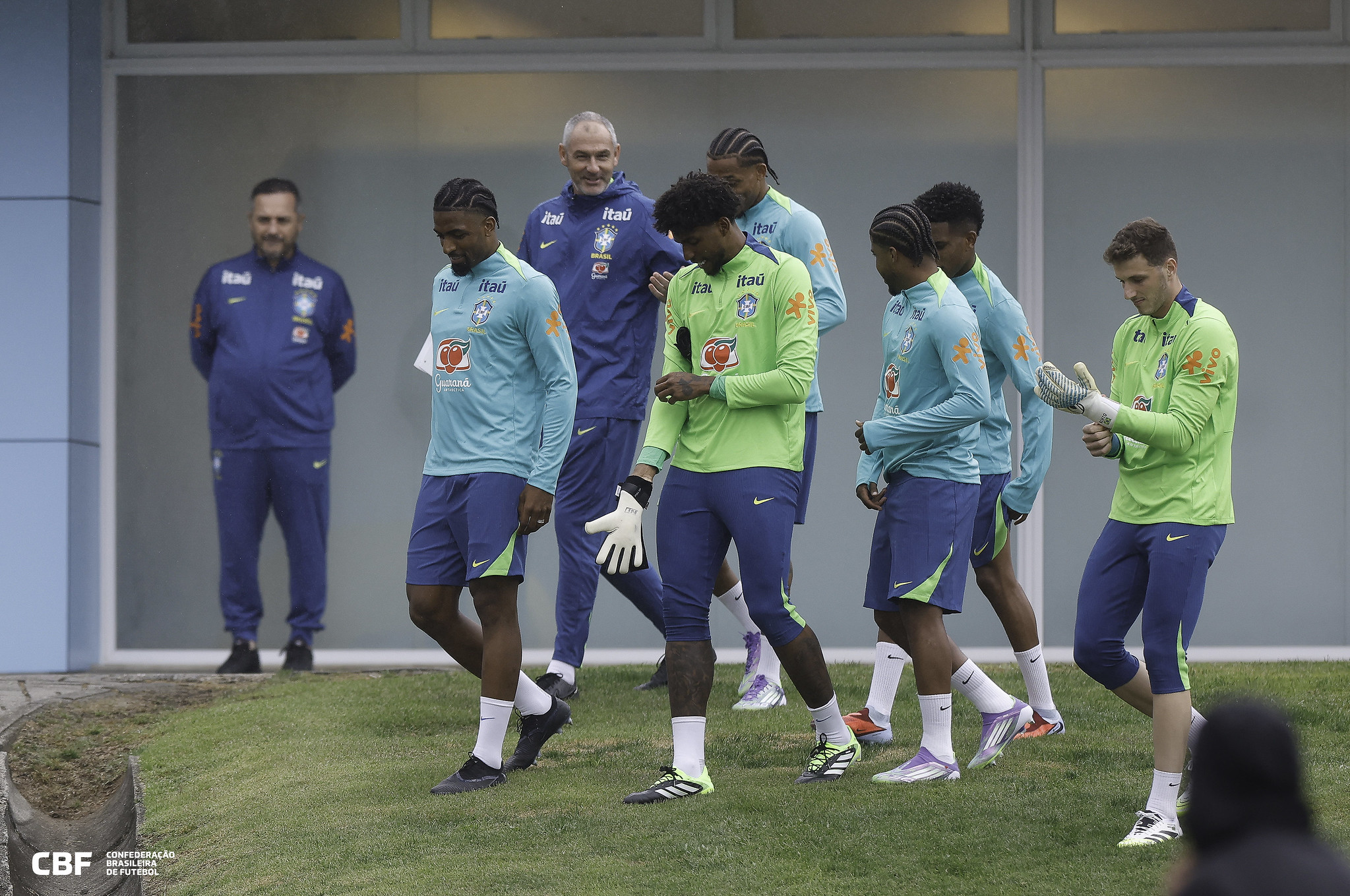 Corinthians define logística para retorno de Hugo após convocação e estuda outros casos