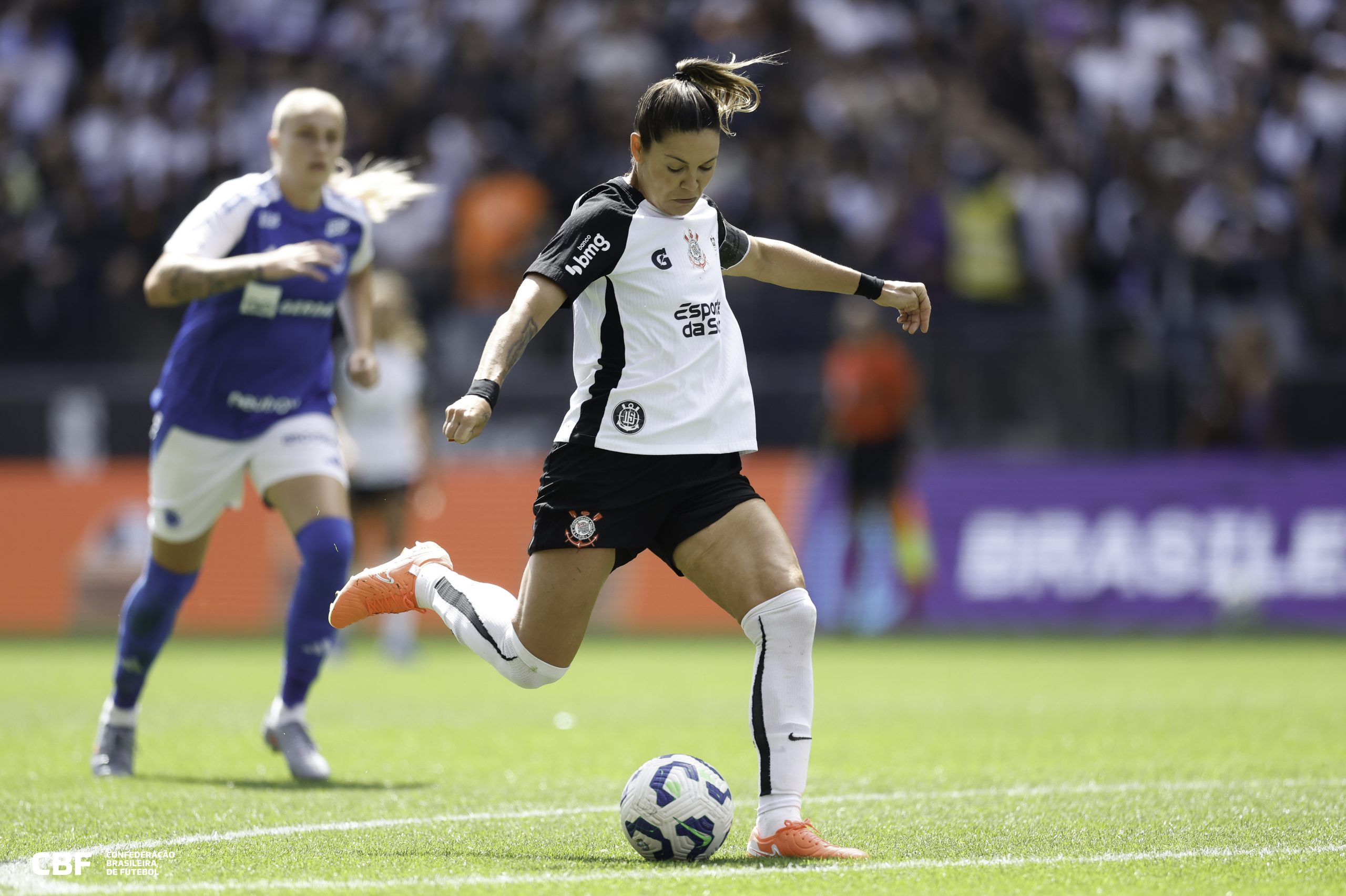 Trio do atual elenco iguala lateral-esquerda no topo da lista de maiores campeãs da história do Corinthians
