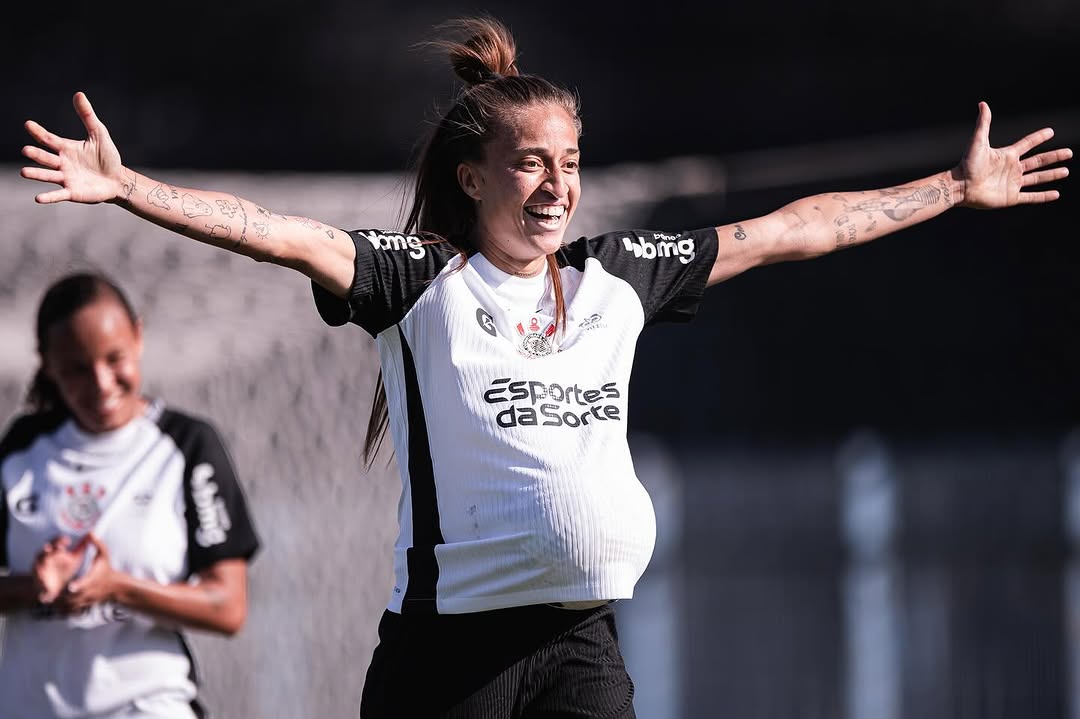 Atacante do Corinthians explica comemoração e projeta chance de disputar Libertadores Feminina