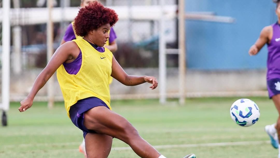 Duda Mineira retorna ao time principal do Corinthians após quase um ano fora dos gramados
