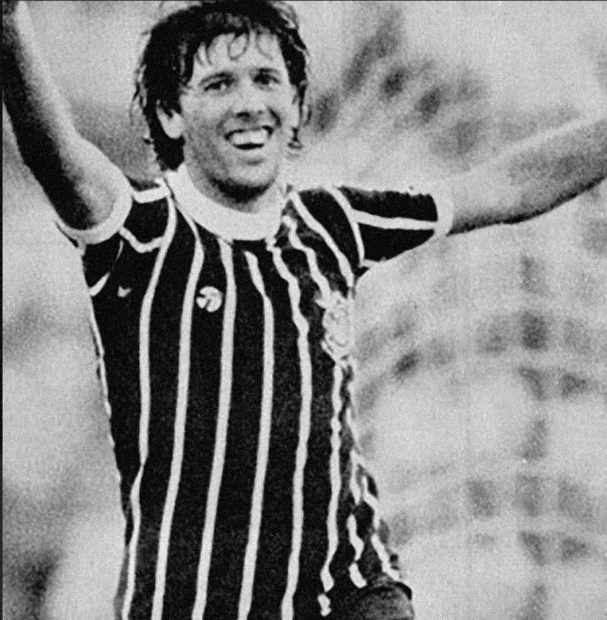 Corinthians lamenta morte de Paulinho, volante que fez parte do time da Democracia Corinthiana
