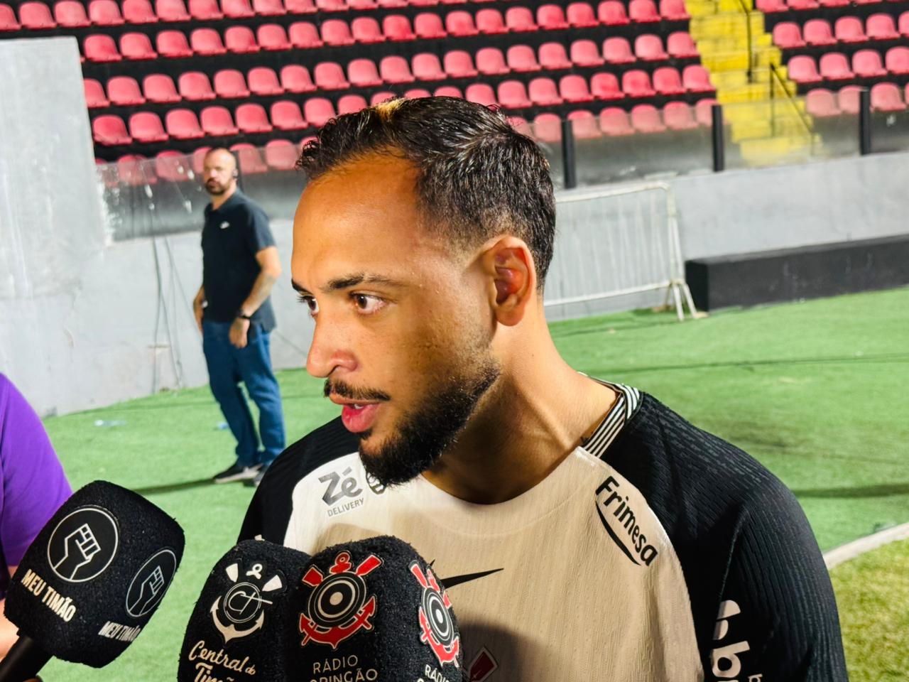 Volante do Corinthians lamenta derrota, revela 