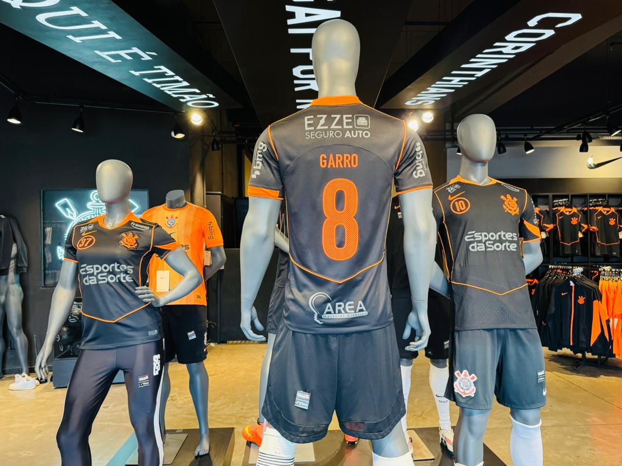 Corinthians lança novo terceiro uniforme e prepara estreia para jogo contra o Flamengo; veja imagens