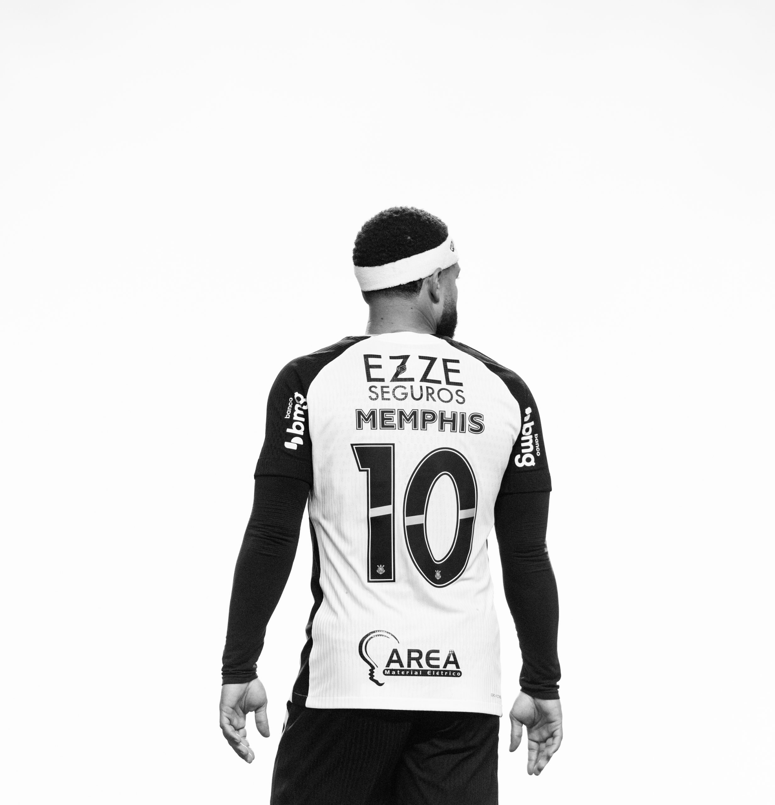 Memphis Depay celebra um ano no Corinthians e garante: “ainda não terminamos”