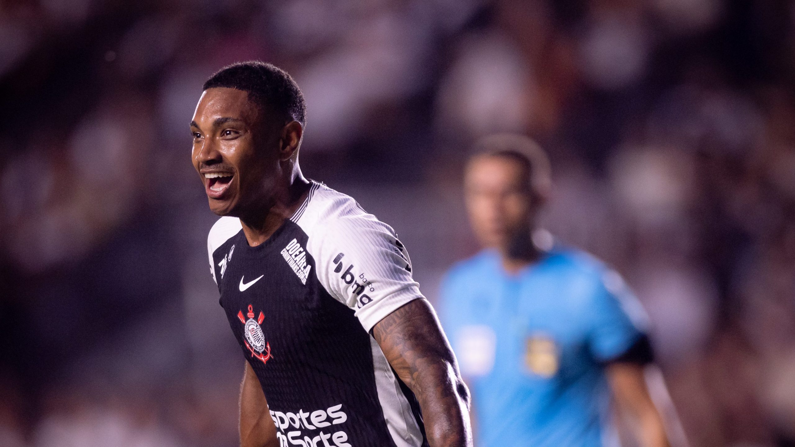 Atacante do Corinthians analisa primeiro tempo sem gols contra o Fluminense - Central do Timão
