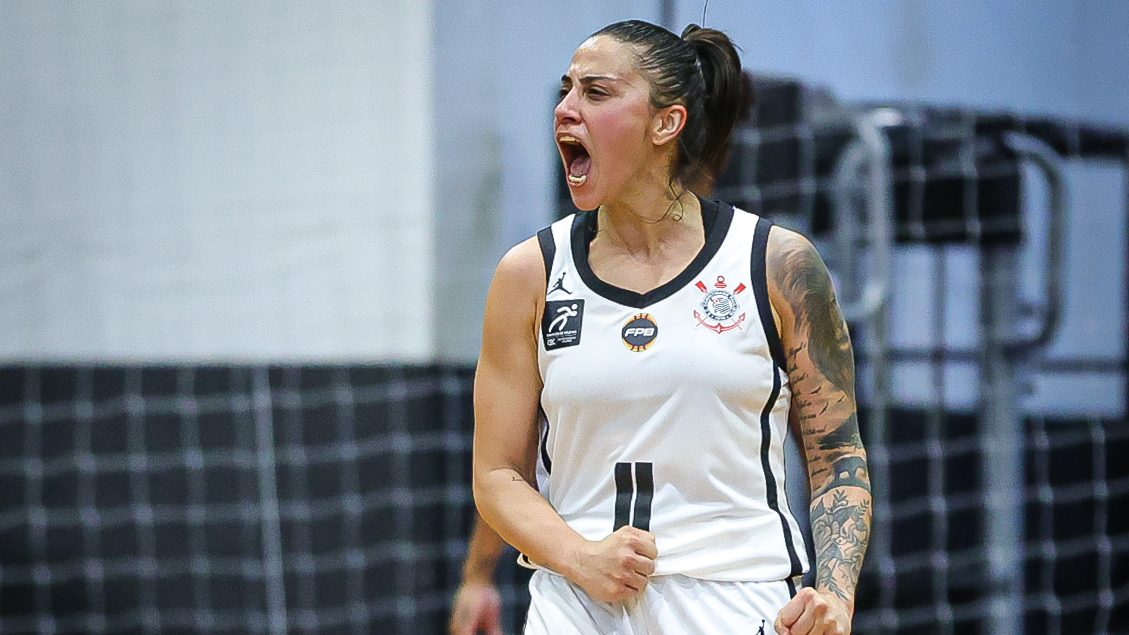 Ala da equipe feminina de basquete do Corinthians analisa derrota da equipe e aponta falta de entrosamento