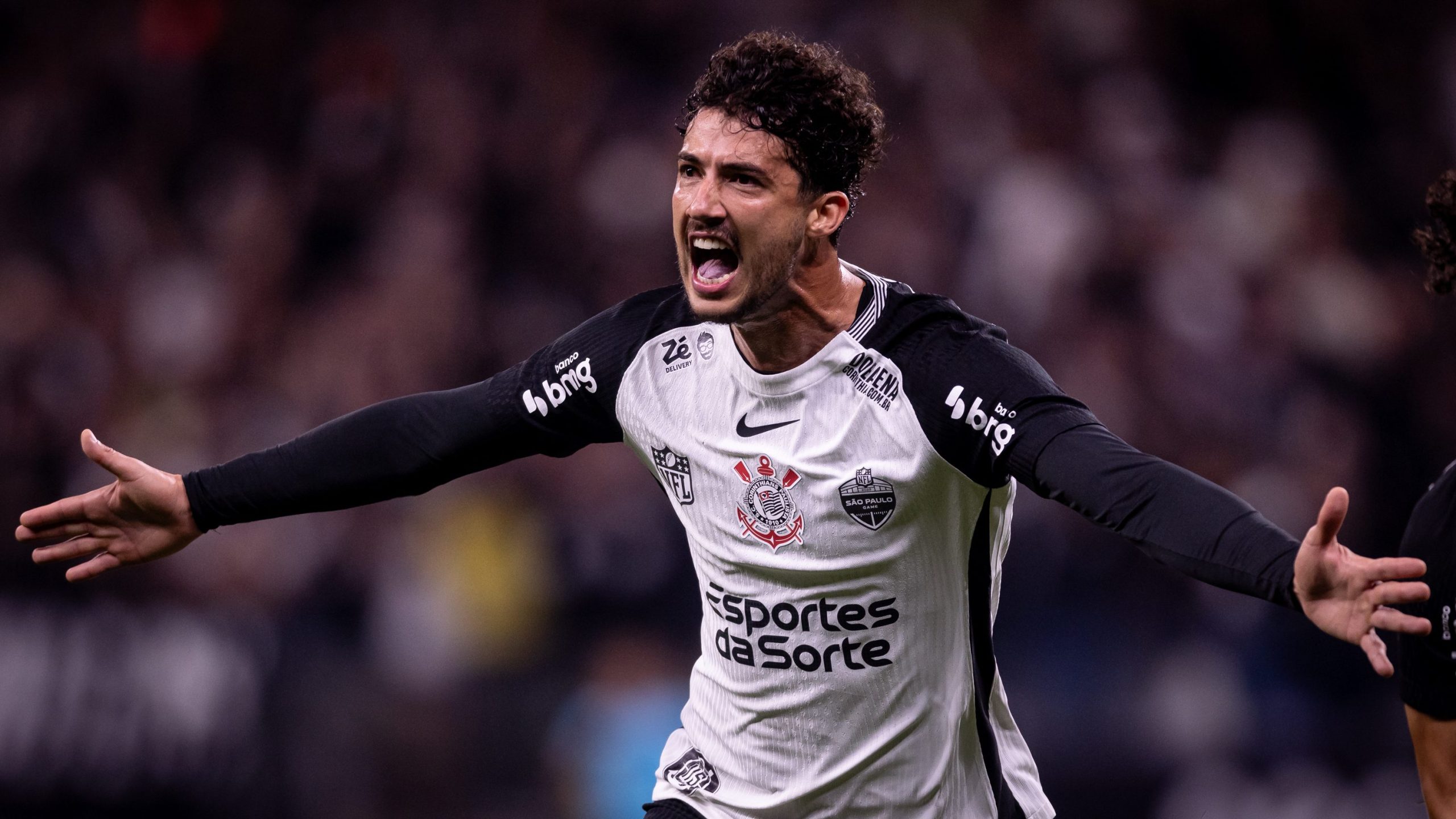 Zagueiro comenta evolução do Corinthians na bola parada e valoriza ponto conquistado no Derby