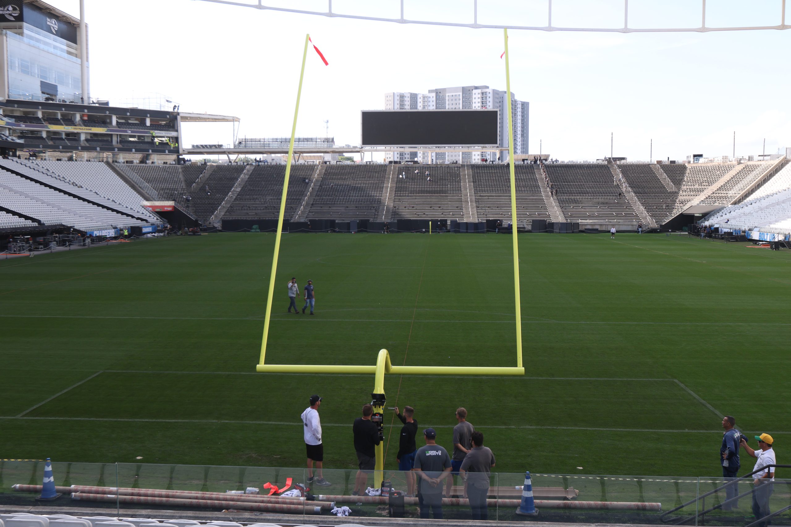 Neo Química Arena passa por adaptações para receber jogo da NFL entre Chiefs e Chargers
