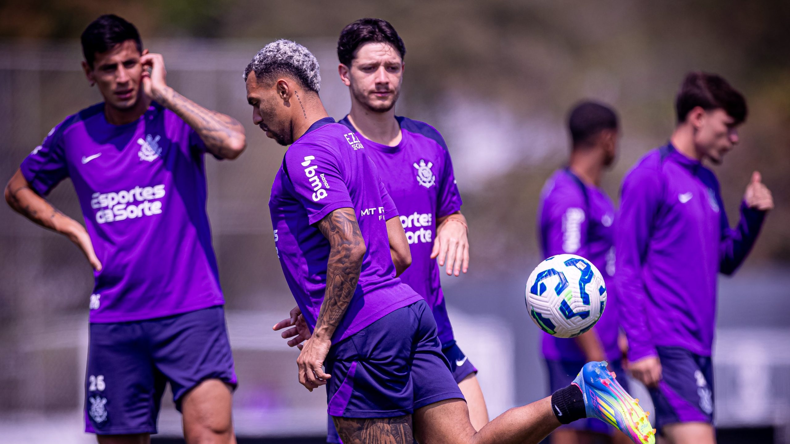 Corinthians tem treino focado na parte ofensiva e trabalha bolas paradas de olho na Copa do Brasil