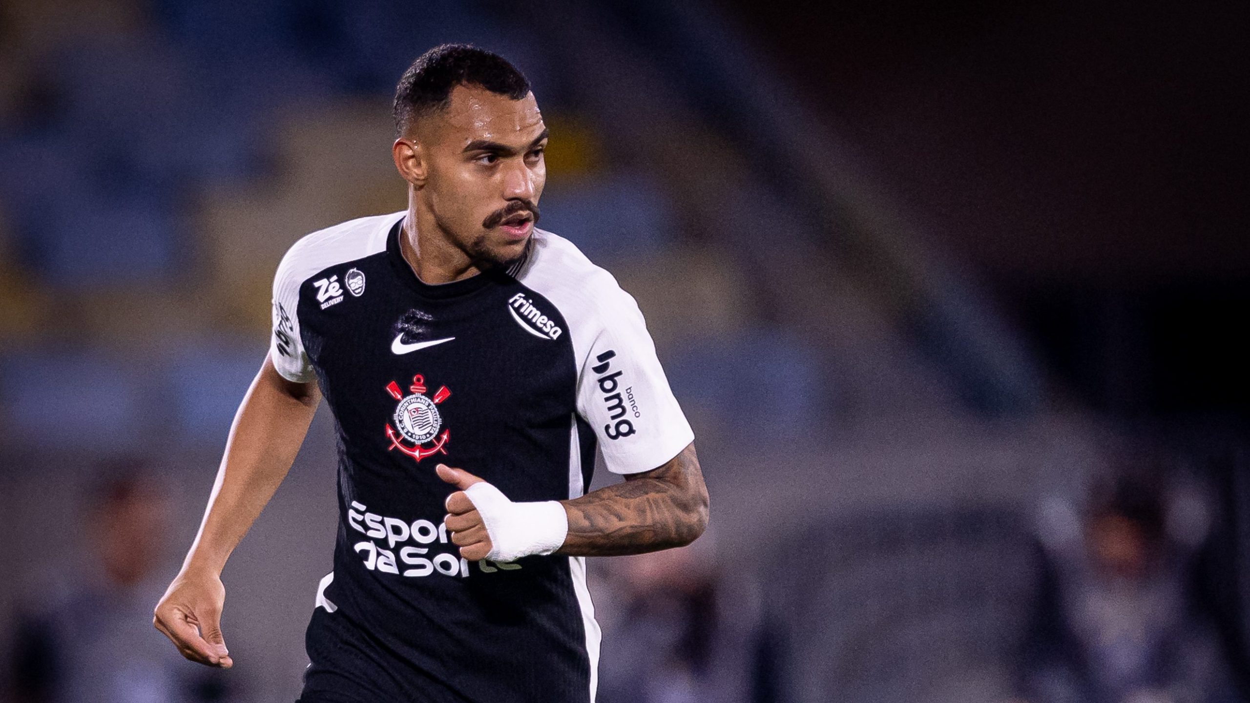 Matheuzinho vive temporada mais artilheira da carreira e sobe em ranking do Corinthians