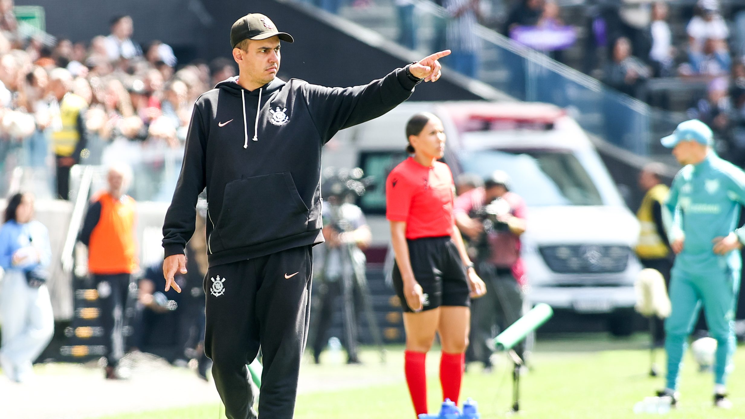 Piccinato exalta superação do Corinthians após início difícil e celebra heptacampeonato do Brasileirão