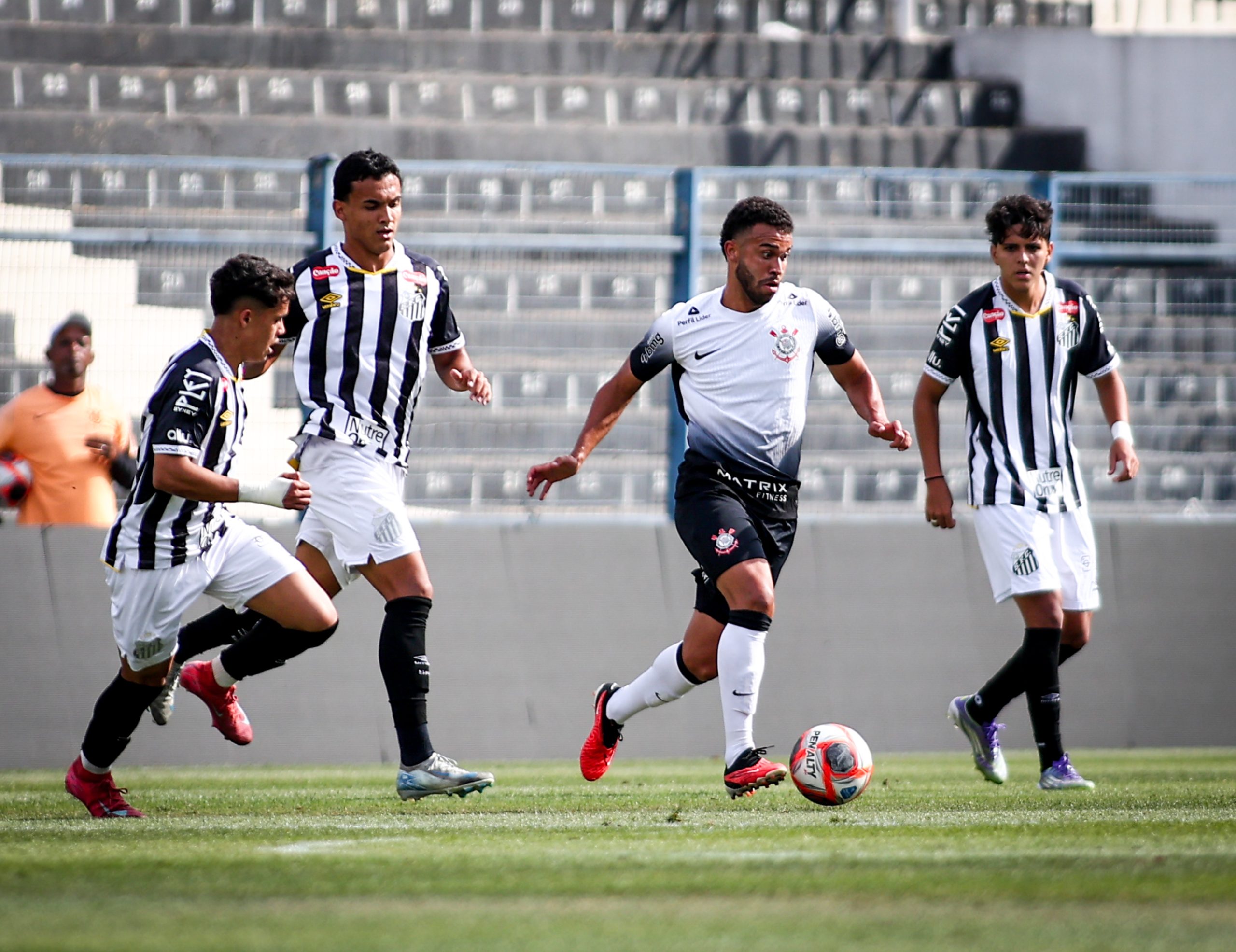 Corinthians tem semana com jogo decisivo pelo sub-20, playoffs no basquete e clássico no Brasileirão