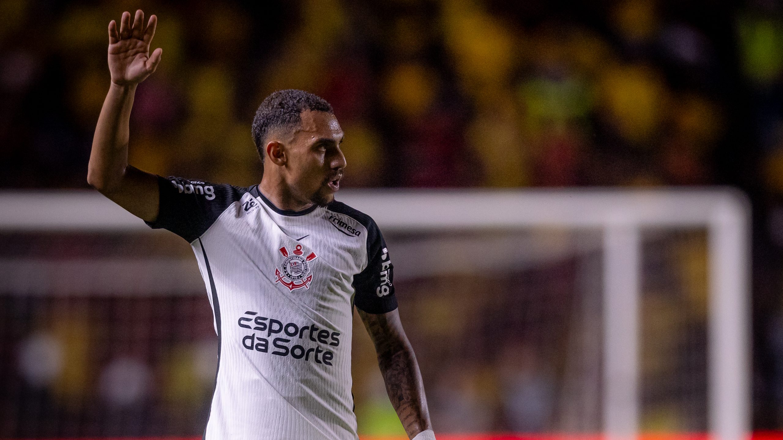 Lateral do Corinthians encerra 24ª rodada do Brasileirão como líder de estatística defensiva