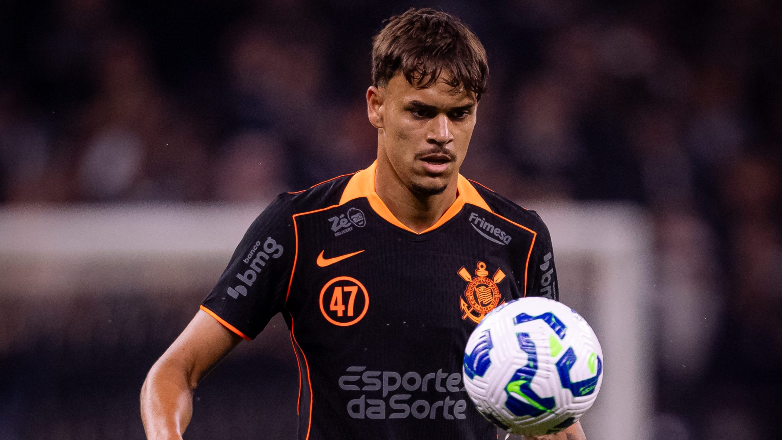 Corinthians planeja renovar contrato de zagueiro, mas proposta oficial ainda não ocorreu