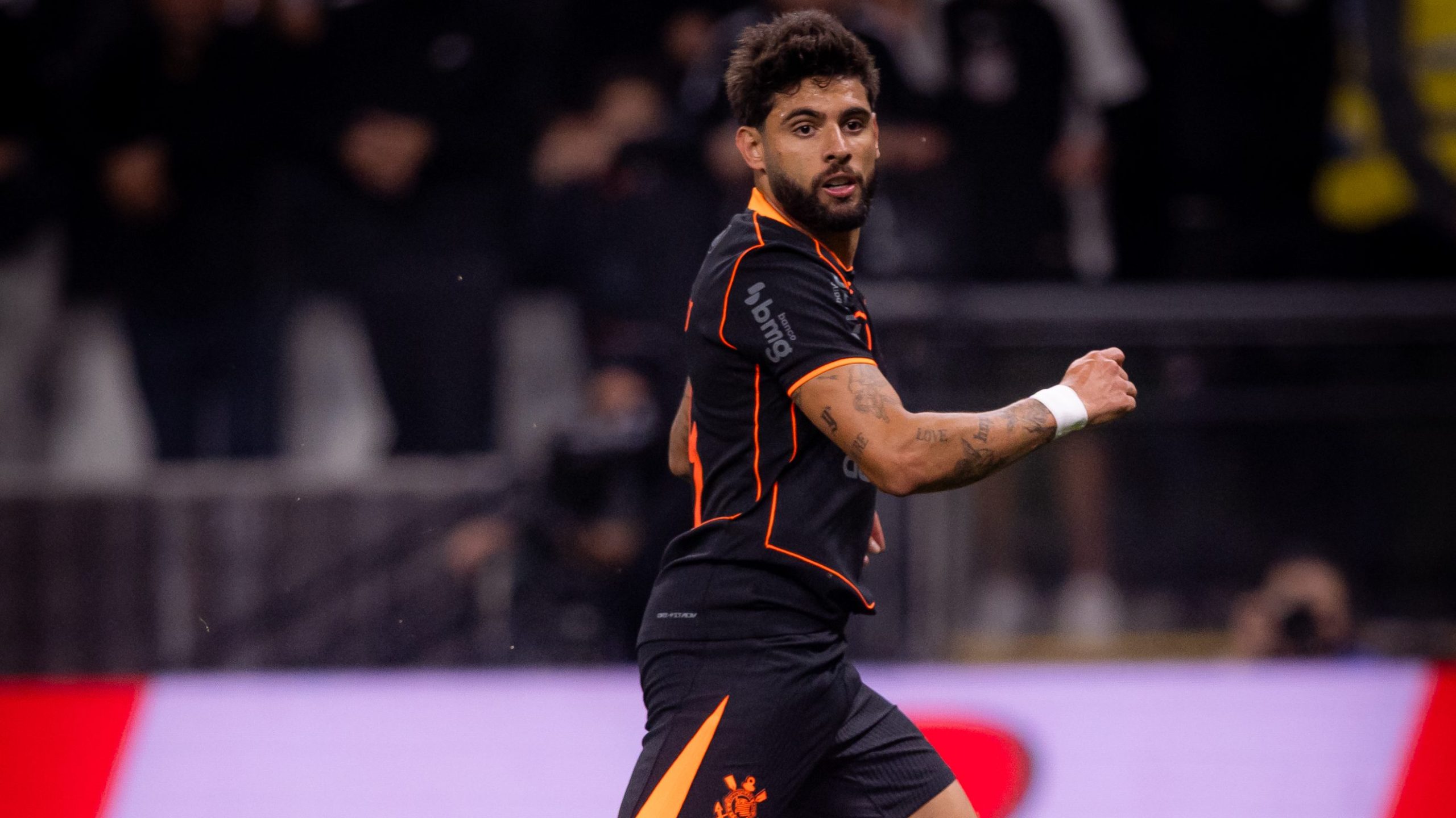 Atacante recebe o terceiro amarelo e se torna desfalque para o Corinthians no Brasileirão