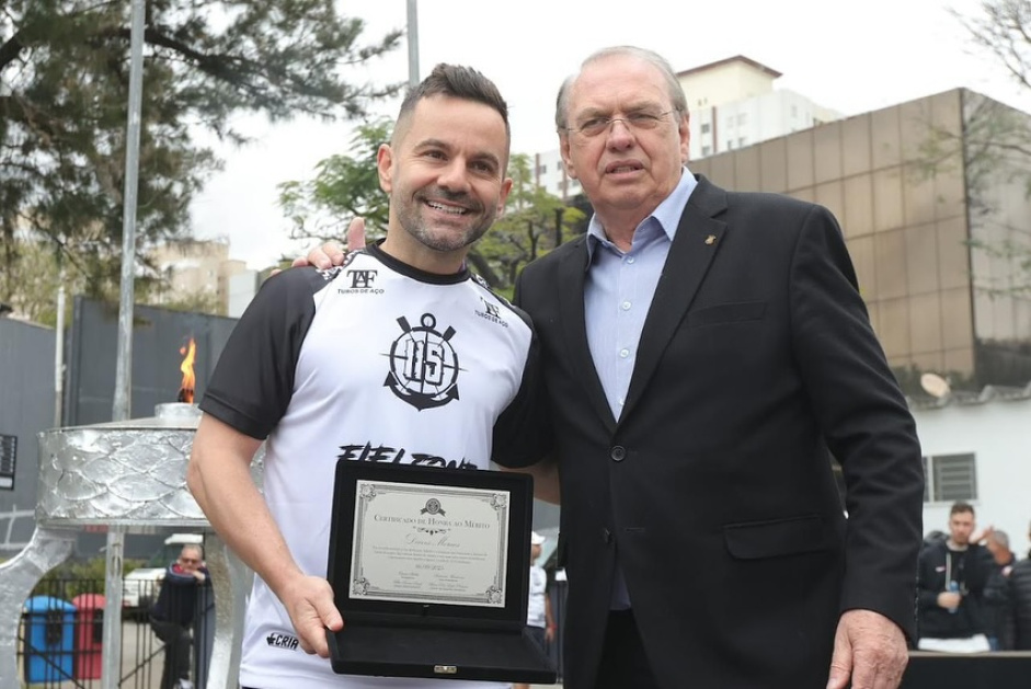 Com homenagem a Deives, Corinthians realiza tradicional desfile em celebração aos 115 anos - Central do Timão