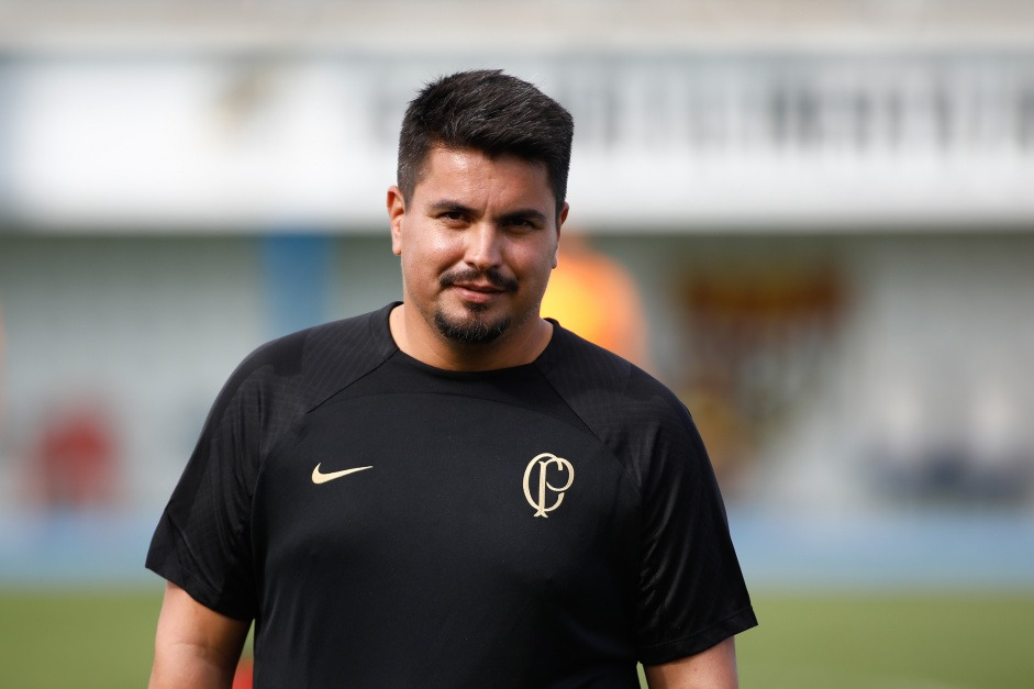 Técnico do Sub-15 do Corinthians atinge marca expressiva pelo clube nas categorias de base