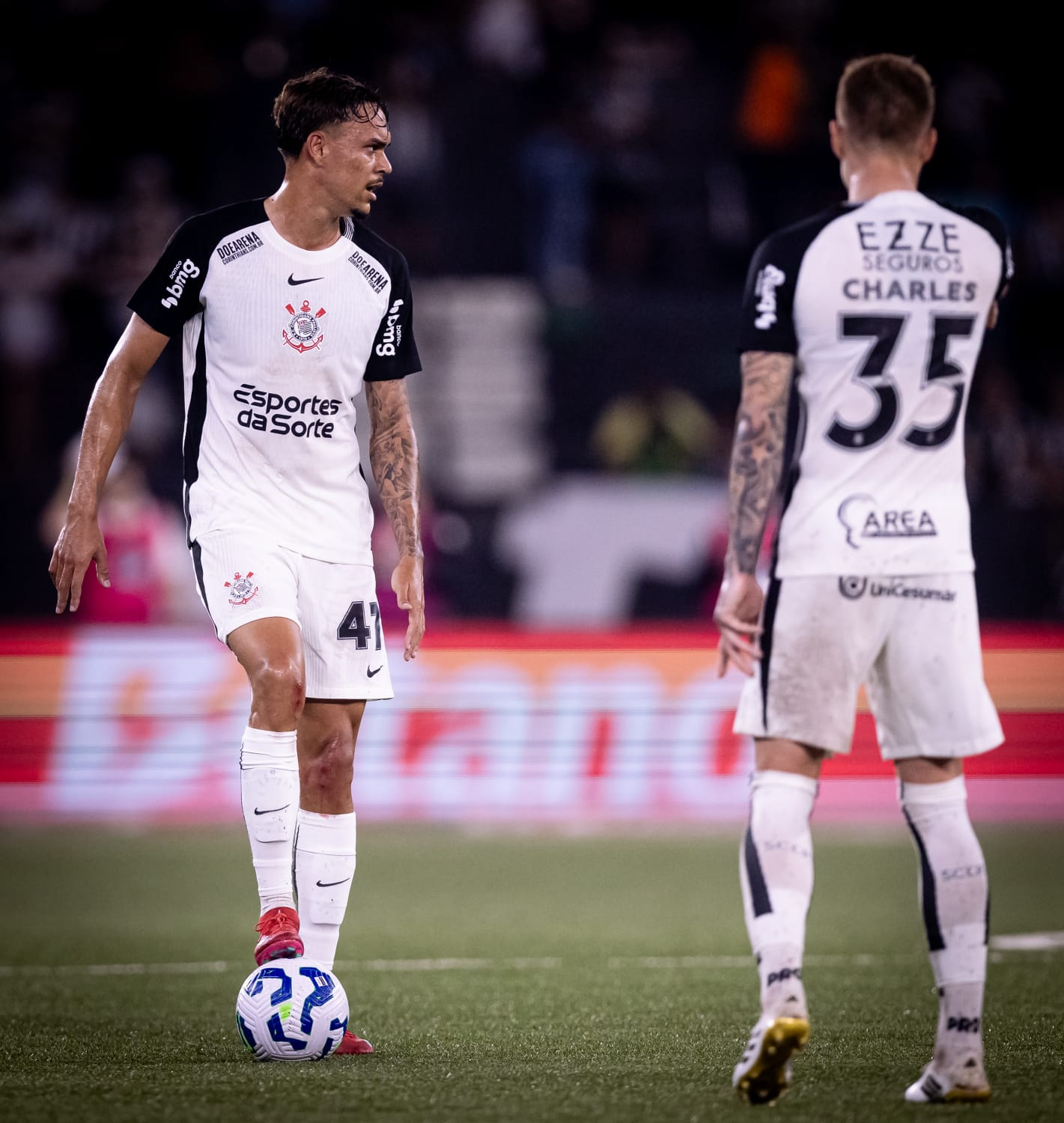 Zagueiro revelado na base do Corinthians volta a atuar pelo clube após pouco mais de um mês