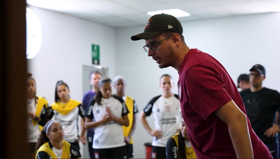Piccinato cobra elenco e projeta semana decisiva para o Corinthians nos bastidores da final
