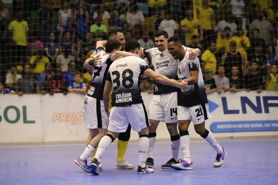 Fora de casa, Corinthians vence vice-lanterna sem sustos e encerra sequência negativa na Liga Nacional de Futsal