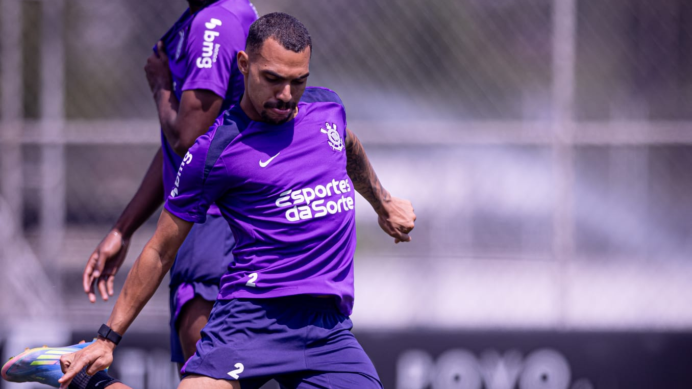 Lateral do Corinthians ressalta importância de melhora no Brasileirão e expectativas para partida contra o Fluminense