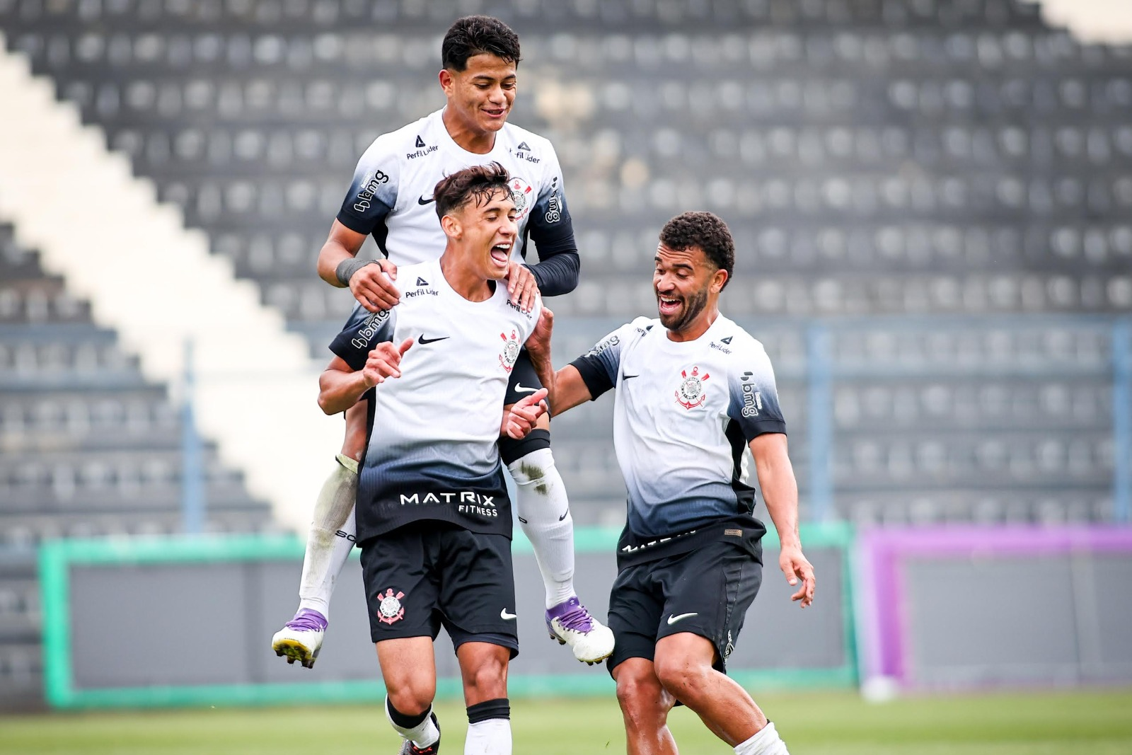 Sem sustos, Corinthians vence o XV de Piracicaba em casa e avança para a terceira fase do Paulistão Sub-20