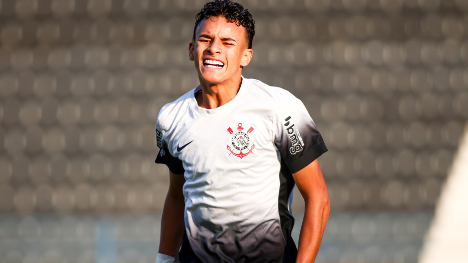 Corinthians inscreve trio destaque das categorias de base no Campeonato Brasileiro