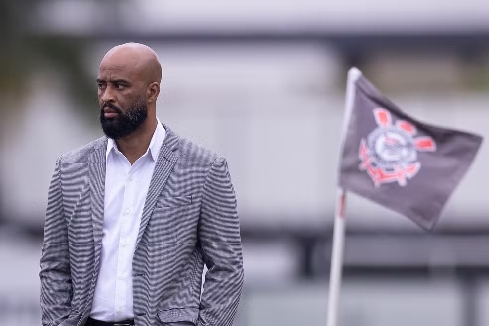 Dirigente e outros quatro profissionais do Corinthians são denunciados no STJD
