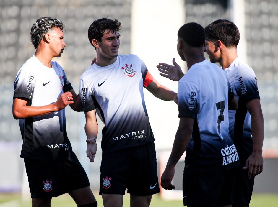 Sub-15 e 17 do Corinthians vencem a Ferroviária pelo Campeonato Paulista