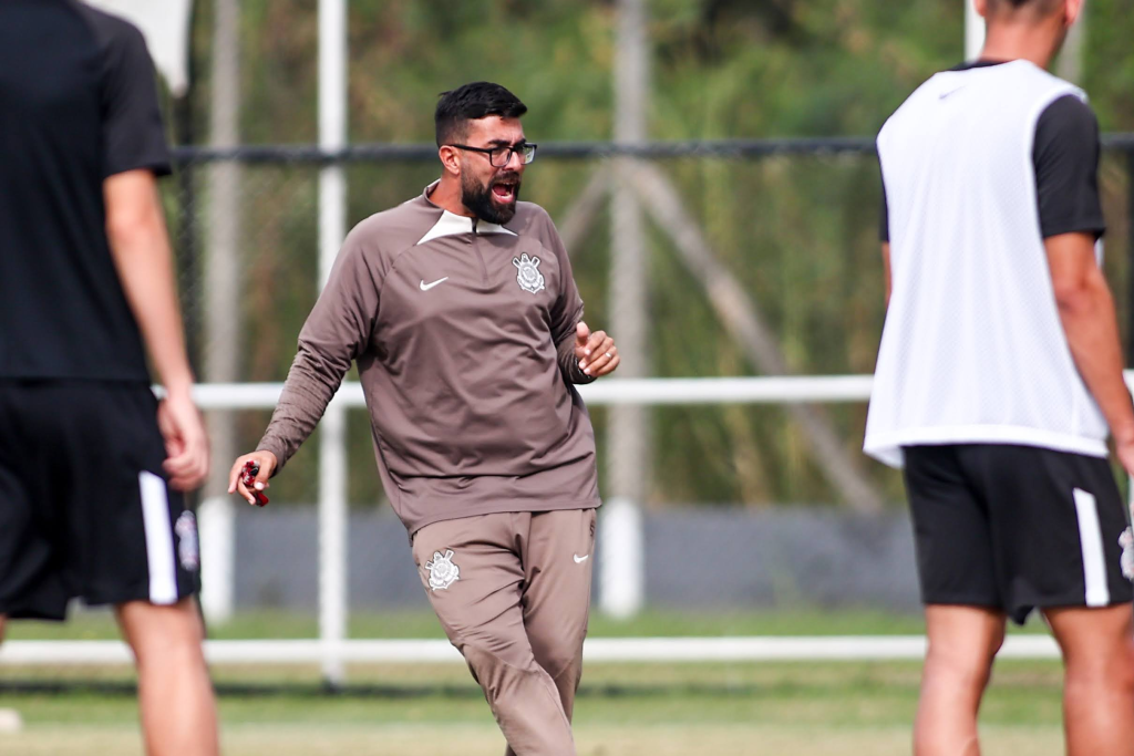 Técnico do Sub-17 do Corinthians projeta duelo decisivo no Brasileirão e faz balanço de torneio internacional na Espanha