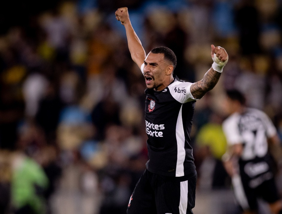 Camisa 2 do Corinthians se destaca em ranking de laterais do clube no século XXI