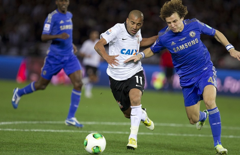 Zagueiro com currículo extenso na Europa e de Seleção Brasileira manifesta carinho pelo Corinthians