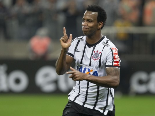 Zagueiro com passagem vitoriosa pelo Corinthians anuncia que está se aposentando