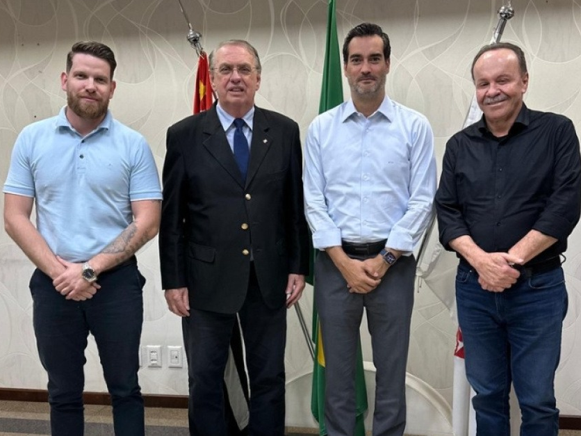 No Parque São Jorge, dirigentes do Corinthians recebem subprefeito de Itaquera