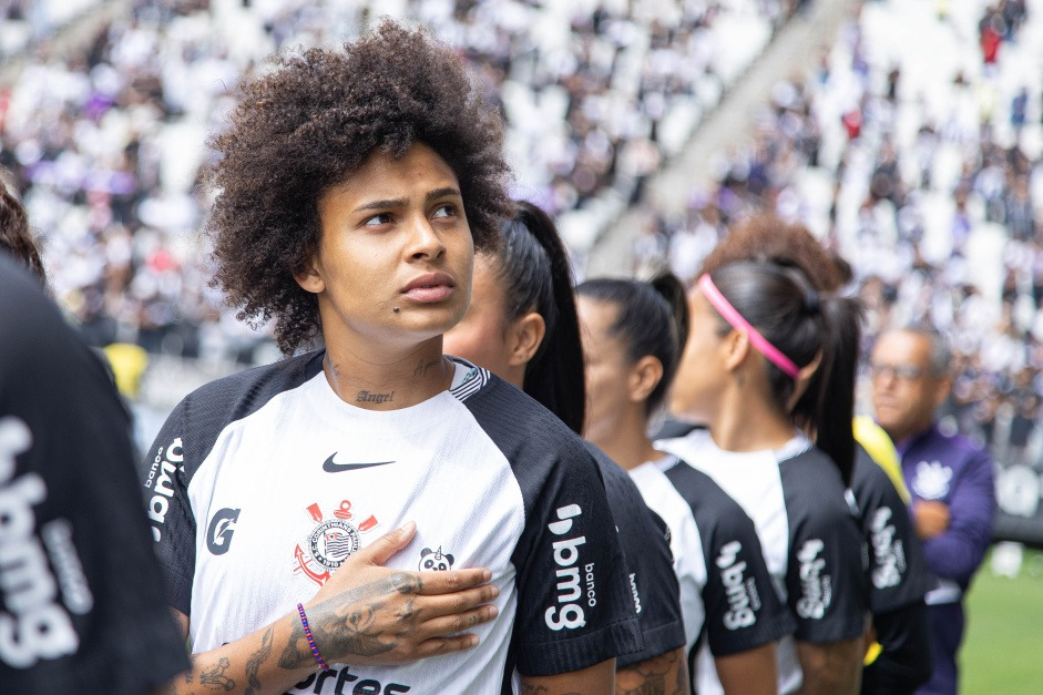 Corinthians oficializa saída de meio-campista para o futebol francês