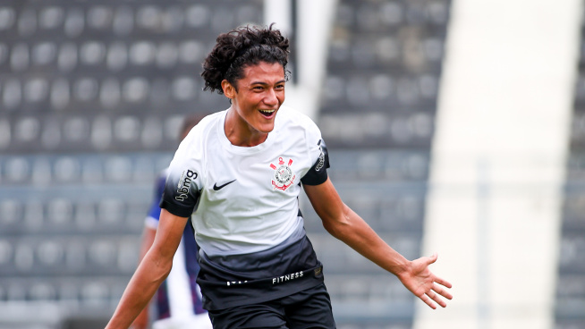 Promessa do Sub-17 do Corinthians recupera posição em ranking de artilharia da equipe em 2025