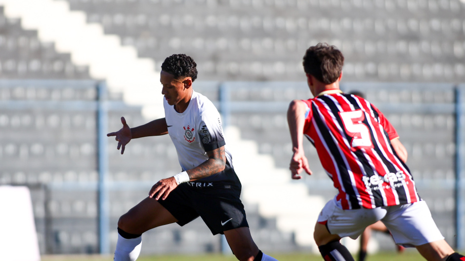 Corinthians promove reajuste em multas no vínculo do filho de ex-volante que atua na base do clube