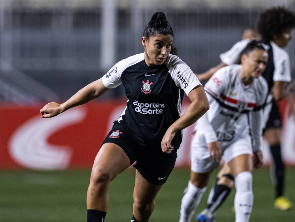 Meio-campista analisa eliminação do Corinthians na Copa do Brasil Feminina e projeta sequência da temporada