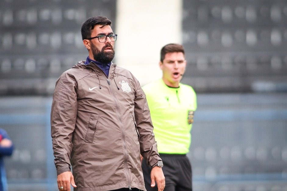 Técnico do Sub-17 do Corinthians comenta eliminação no Brasileirão e não poupa críticas à arbitragem