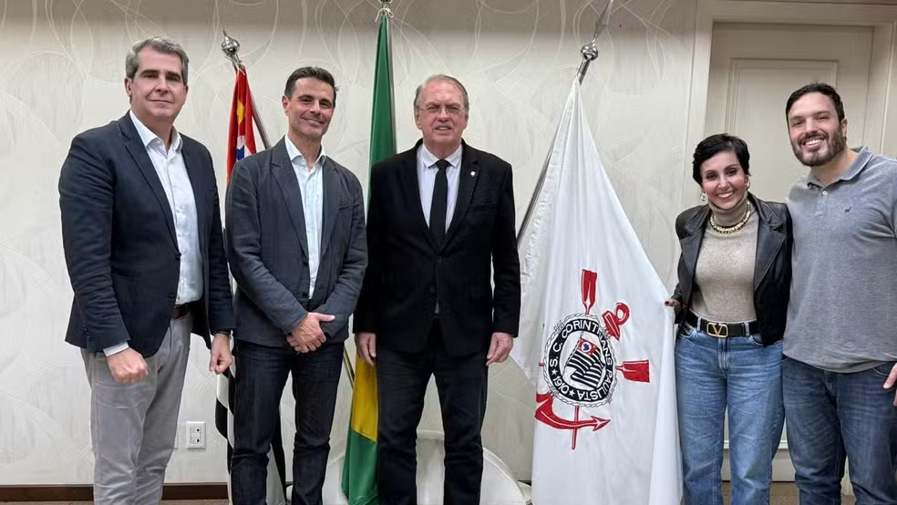 Presidente do Corinthians e representantes do projeto SAFiel se reúnem no Parque São Jorge