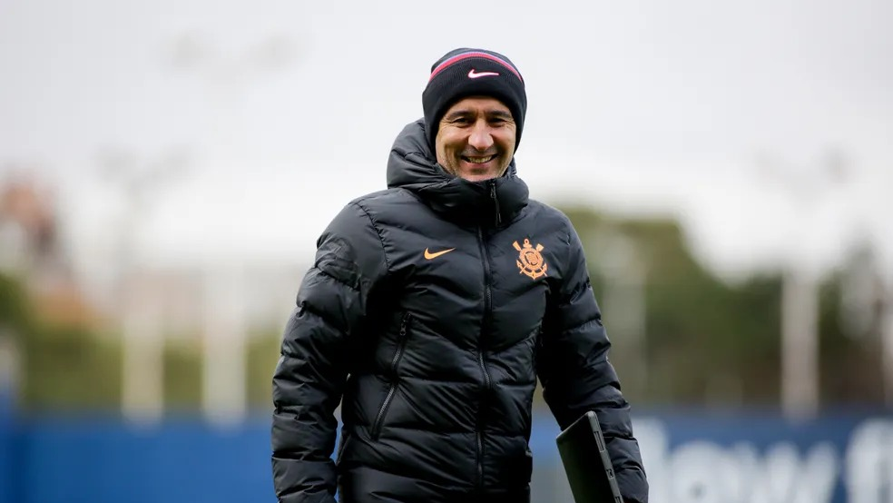 Justiça do Trabalho mantém decisão favorável ao Corinthians em recurso movido por Vitor Pereira