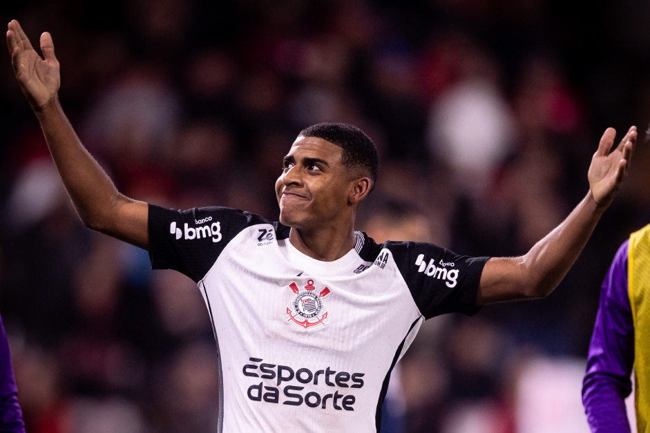 Atleta com trajetória marcante no Corinthians elogia atacante revelado na base do clube