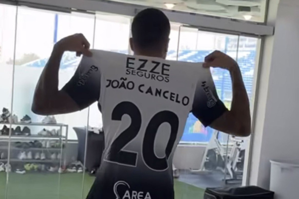 Lateral da seleção de Portugal e do Al-Hilal volta a aparecer com a camisa do Corinthians