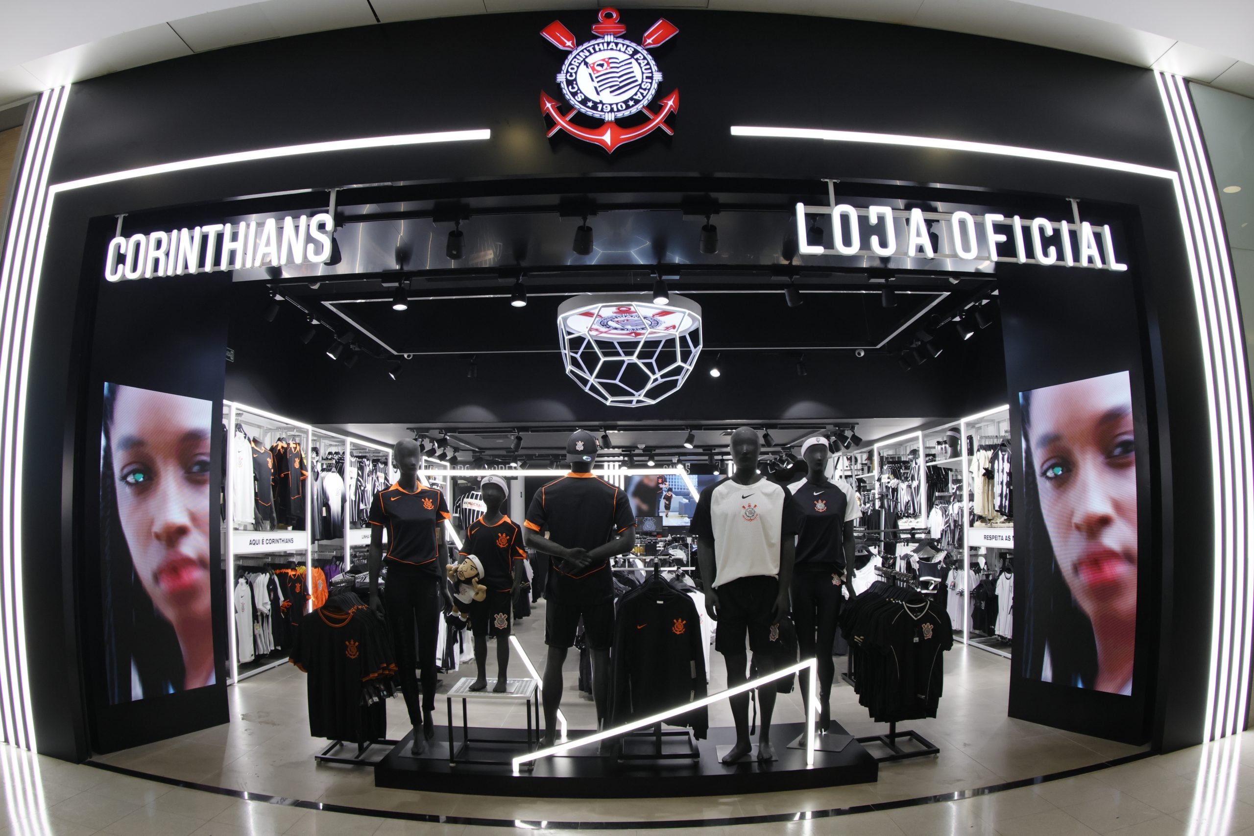 Corinthians inaugura nova loja oficial e amplia rede de varejo da Poderoso Timão em São Paulo