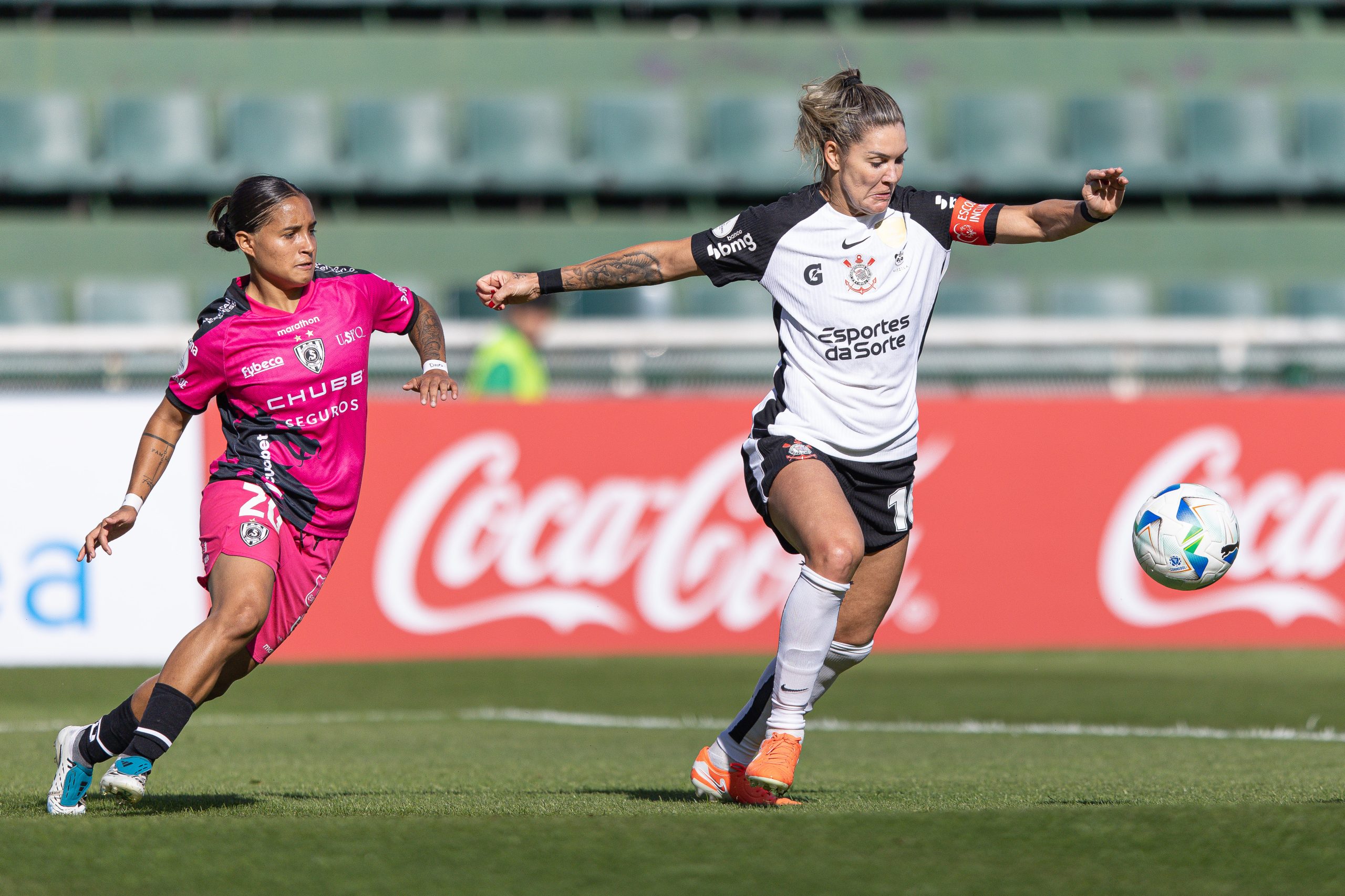 Corinthians perde chances, sofre gol nos últimos minutos e apenas empata na estreia da Libertadores Feminina