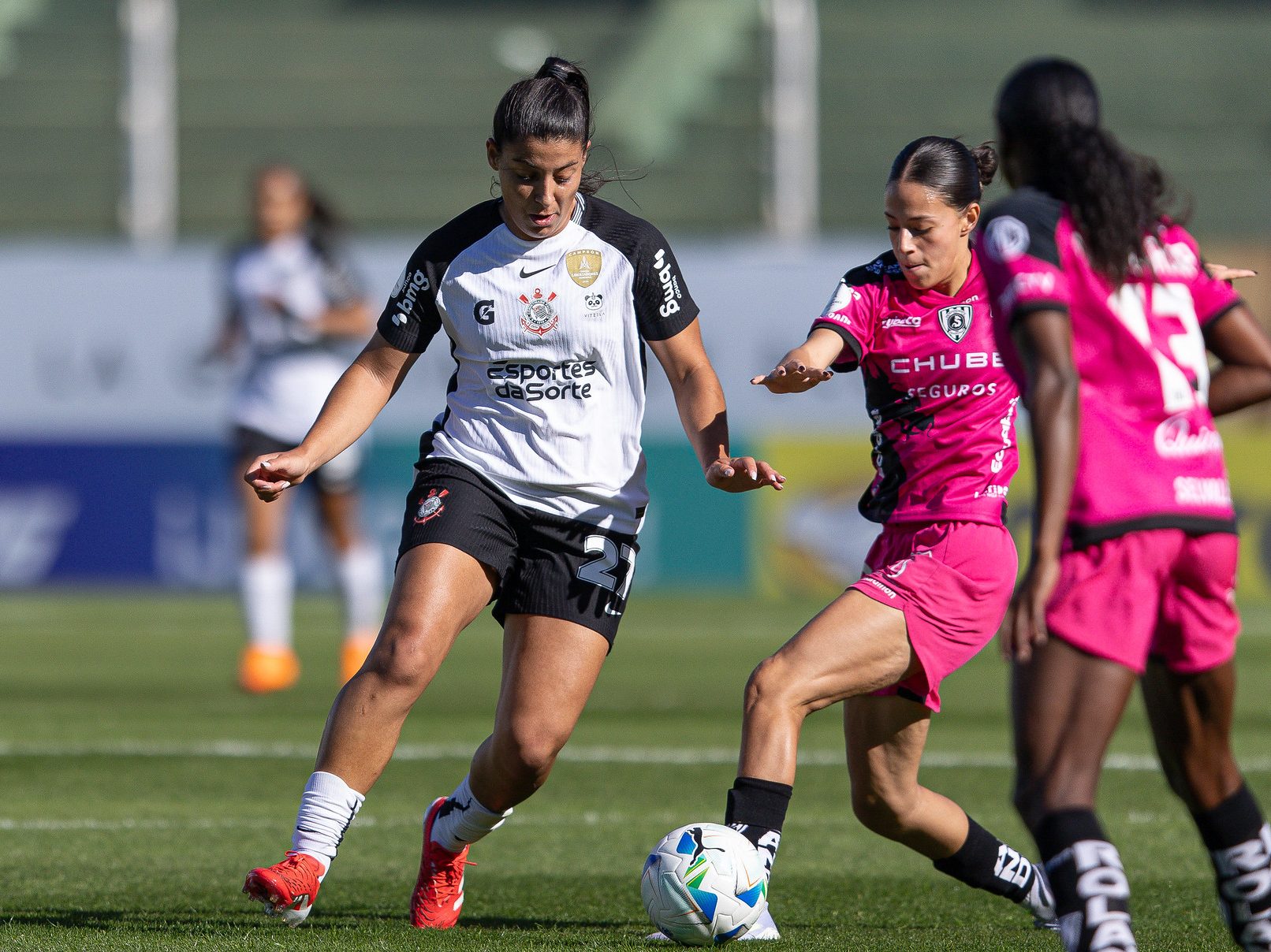 Meia do Corinthians lamenta empate na estreia da Libertadores Feminina: 